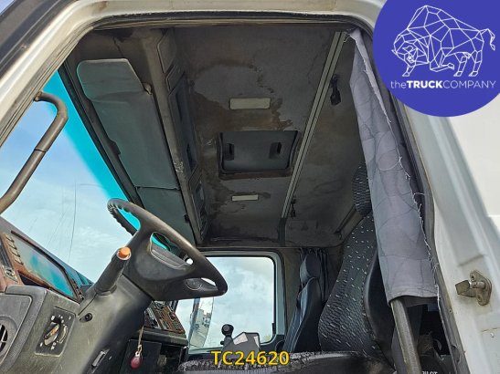 Mercedes-Benz Actros 3348 Mercedes-Benz Actros 3348 2000 2 Tipper trucks image 12