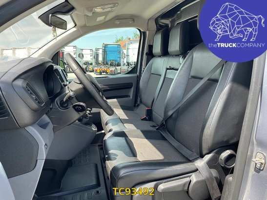 Citroen Jumpy 2.0 // L2 // Premium // GPS // Camera Citroën Jumpy 2.0 // L2 // Premium // GPS // Camera 2021 2 Closed vans...
