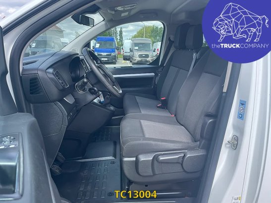Opel Vivaro 2.0 CDTI DUBBELE CABINE - 6 ZITPLAATSEN Opel Vivaro 2.0 CDTI DUBBELE CABINE - 6 ZITPLAATSEN 2021 2 Closed vans...