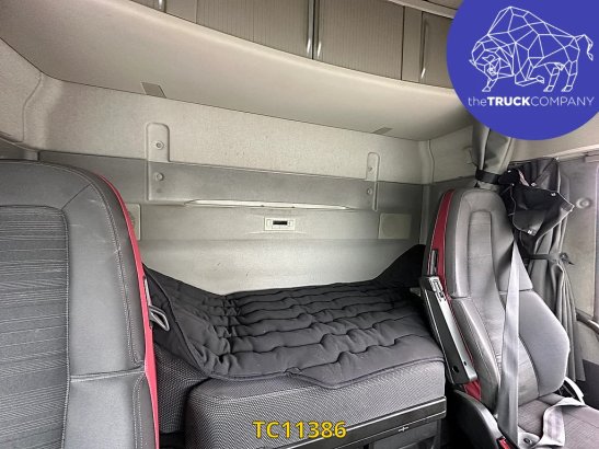 Volvo 590 2020 2 Tractor Units image 15