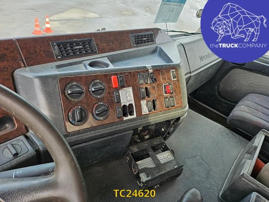 Mercedes-Benz Actros 3348 Mercedes-Benz Actros 3348 2000 2 Tipper trucks image 15