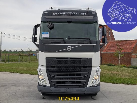Volvo FH 590 2022 2 Tractor Units image 47