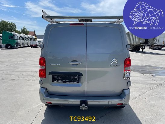 Citroen Jumpy 2.0 // L2 // Premium // GPS // Camera Citroën Jumpy 2.0 // L2 // Premium // GPS // Camera 2021 2 Closed vans...