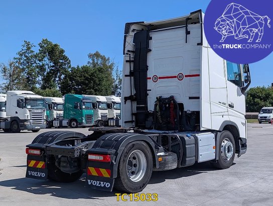Volvo FH 460 590 2023 2 Tractor Units image 4