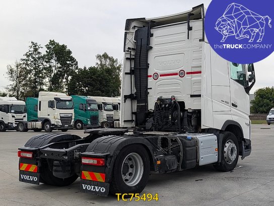 Volvo FH 590 2022 2 Tractor Units image 4