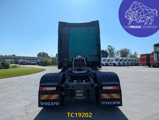 Volvo FH 500 590 2023 2 Tractor Units image 19