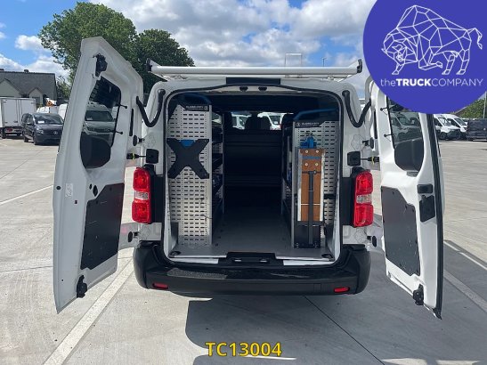 Opel Vivaro 2.0 CDTI DUBBELE CABINE - 6 ZITPLAATSEN Opel Vivaro 2.0 CDTI DUBBELE CABINE - 6 ZITPLAATSEN 2021 2 Closed vans...