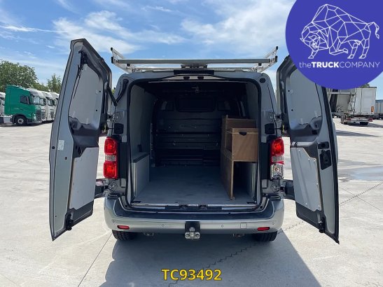 Citroen Jumpy 2.0 // L2 // Premium // GPS // Camera Citroën Jumpy 2.0 // L2 // Premium // GPS // Camera 2021 2 Closed vans...