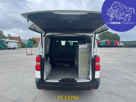 Opel Vivaro 2.0 CDTI DUBBELE CABINE - 5 ZITPLAATSEN Opel Vivaro 2.0 CDTI DUBBELE CABINE - 5 ZITPLAATSEN 2021 2 Closed vans...