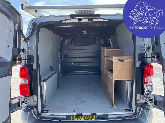 Citroen Jumpy 2.0 // L2 // Premium // GPS // Camera Citroën Jumpy 2.0 // L2 // Premium // GPS // Camera 2021 2 Closed vans...