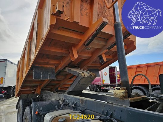 Mercedes-Benz Actros 3348 Mercedes-Benz Actros 3348 2000 2 Tipper trucks image 7