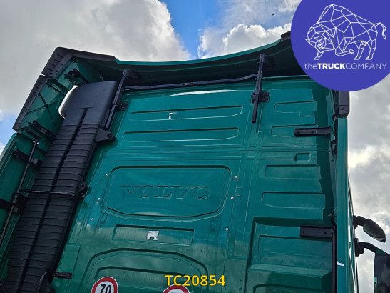 Volvo FH 500 590 2023 2 Tractor Units image 7