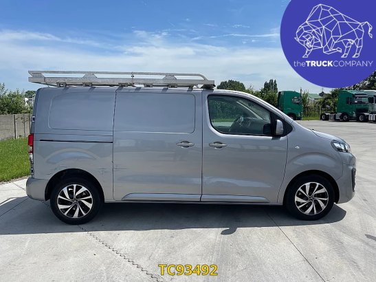 Citroen Jumpy 2.0 // L2 // Premium // GPS // Camera Citroën Jumpy 2.0 // L2 // Premium // GPS // Camera 2021 2 Closed vans...