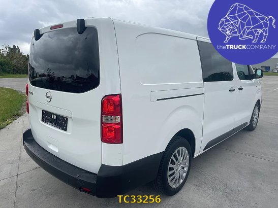 Opel Vivaro 2.0 CDTI DUBBELE CABINE - 5 ZITPLAATSEN Opel Vivaro 2.0 CDTI DUBBELE CABINE - 5 ZITPLAATSEN 2021 2 Closed vans...